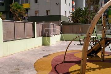 Jinámar coge la pala y la escoba/TA.